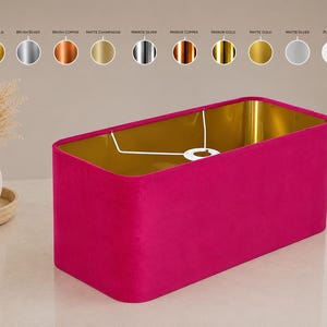 ny lyxig sammetsfärgad rosa lampskärm och pendellampskärm rundad rektangulär form med metallpaneler i fodret