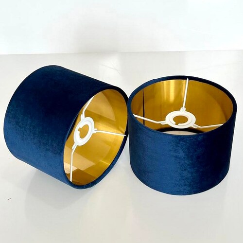 Nouveaux abat-jour et suspension de luxe en velours bleu marine avec revêtement en panneaux dorés