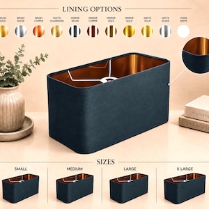 Op de afbeelding: Een rechthoekige donkerblauwe lampenkap met een metallic koperen binnenvoering. De afbeelding toont verschillende kleuren voor de voering, waaronder geborsteld goud, zilver, koper, mat champagne, spiegelafwerkingen en wit, naast vier verschillende maten.