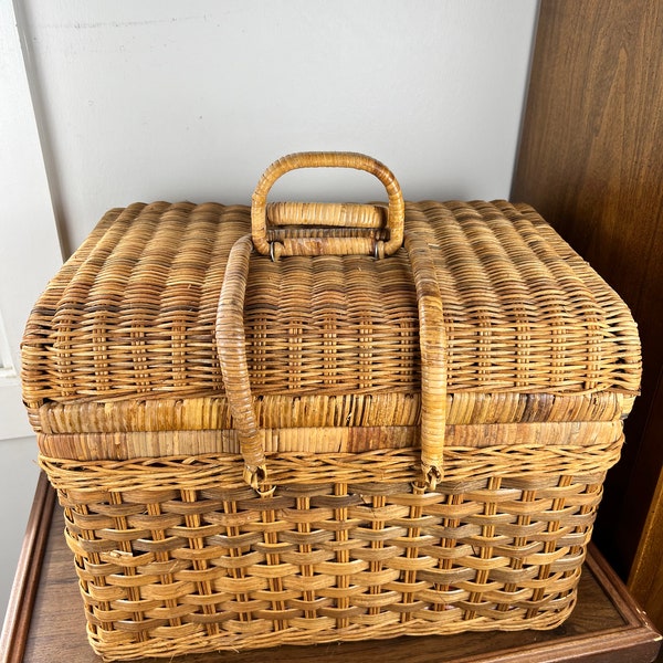 Vintage picnic basket set