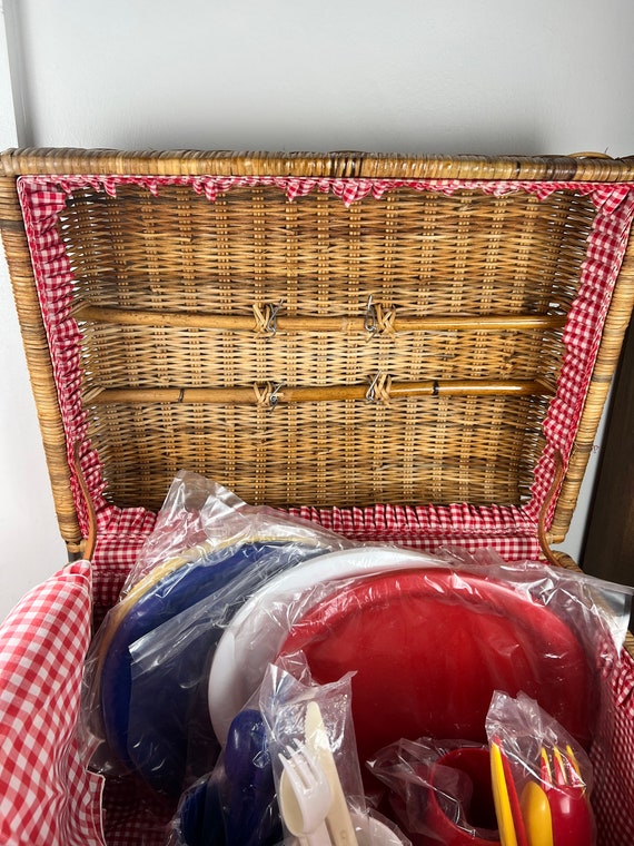 Vintage picnic basket set Gem