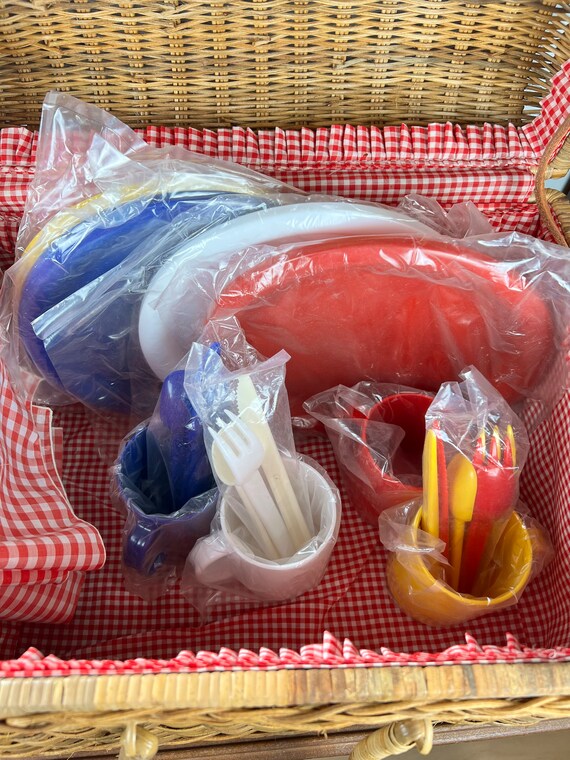 Vintage picnic basket set Gem