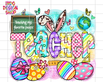 Può includere: Grafica colorata a tema pasquale con la parola "Teacher" in un arcobaleno di colori. La grafica include una lavagna con il testo "Teaching my favorite peeps", un globo terrestre, orecchie di coniglio e uova di Pasqua.