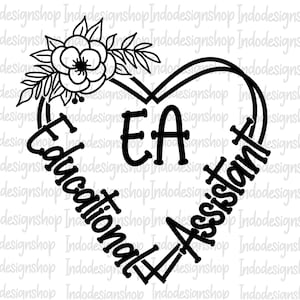 Op de afbeelding: Zwart-wit grafisch ontwerp van een hart met de woorden "Educational Assistant" en de letters "EA" in het hart. Een bloemmotief bevindt zich boven het hart.