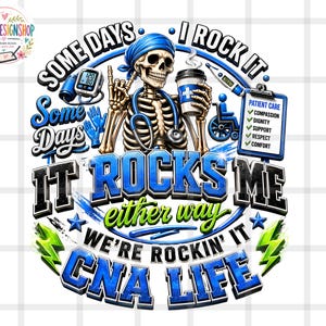 Op de afbeelding: Een grafisch ontwerp met een skelet dat een blauwe bandana en stethoscoop draagt en een koffiebeker vasthoudt. Het bevat medische iconen zoals een bloeddrukmeter, rolstoel en klembord met de tekst: SOME DAYS I ROCK IT, SOME DAYS IT ROCKS ME, EITHER WAY WE'RE ROCKIN' IT CNA LIFE.