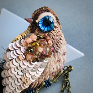 Embroidered Bird Brooch – Handmade Art Pin, Beaded Textile Jewelry, Nature-Inspired Bird Accessory UPD