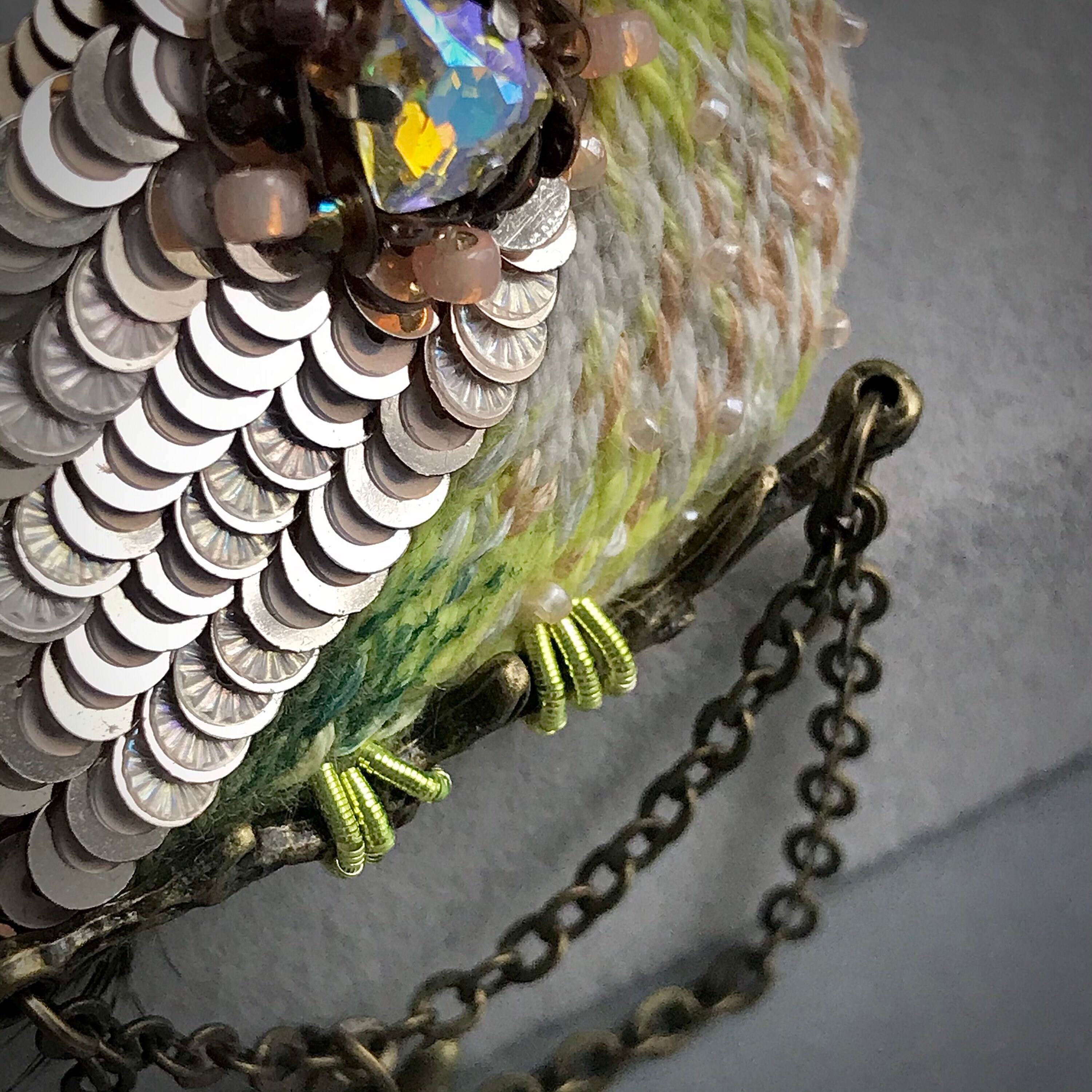 Broche Bijou Oiseau Vert Avec Perles Et Pampilles - Épingle Décorative En Alliage Et Bois