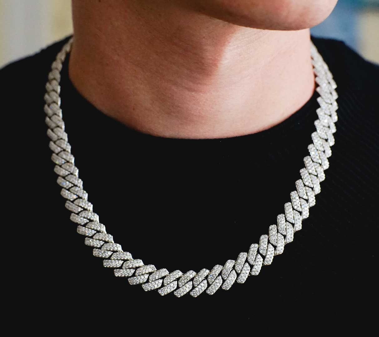 Chains store gold diamond