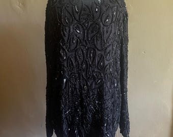 Túnica de seda negra con cuentas