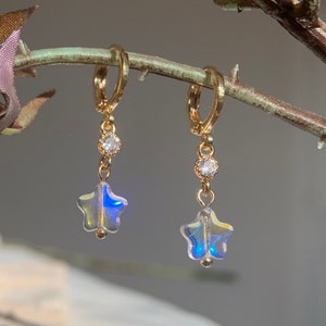 Star huggie hoops - Starburst Huggie Earrings - Glass star earrings