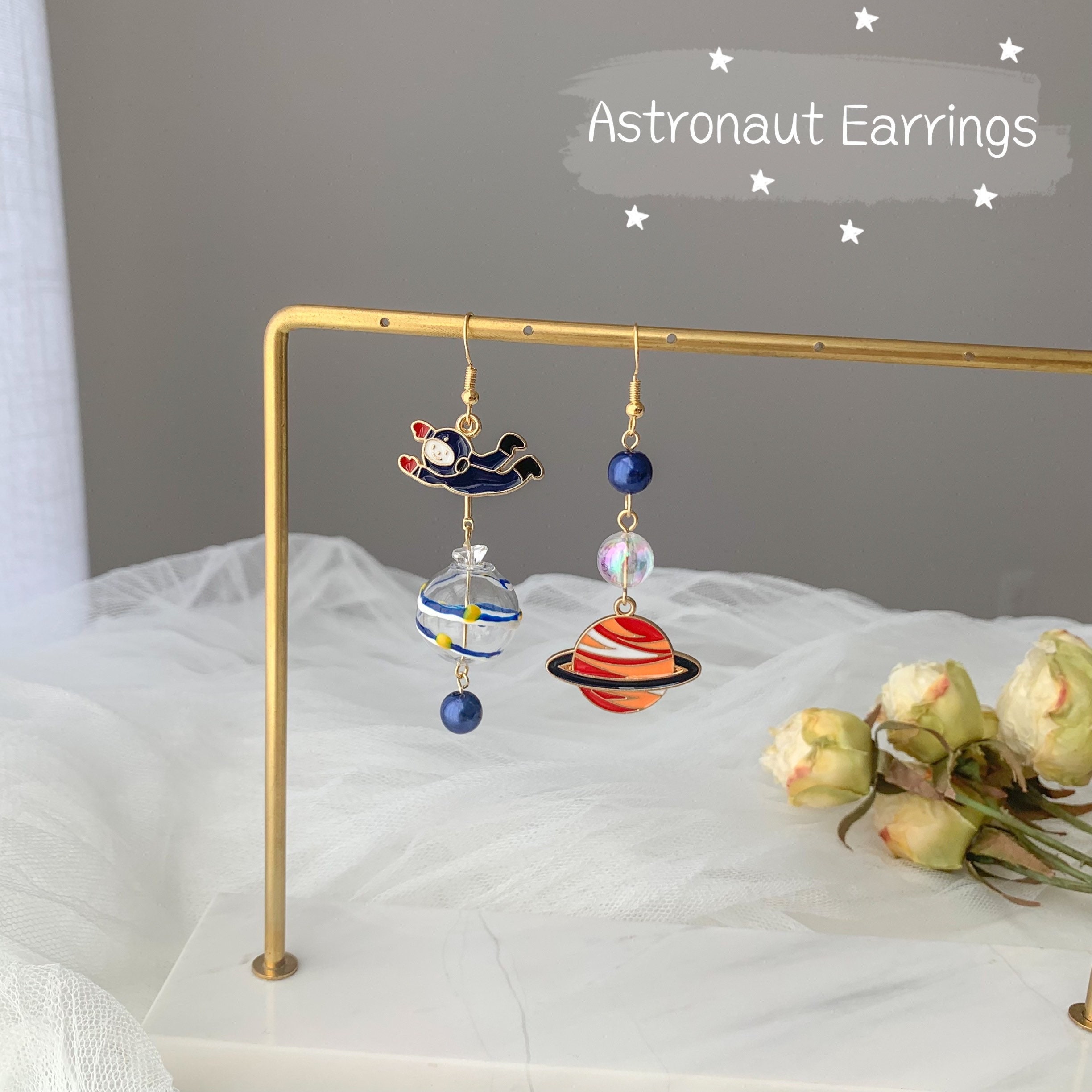 Creative Cartoon Astronaut Stud Earrings – Asymmetric Spaceman Star & Moon Drop Earrings For Women