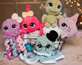 Peluche au crochet de la série Sea. Méduse, Pieuvre, Poisson clown, Calmar, Tortue, Scat, Requin, Crabe, Hippocampe