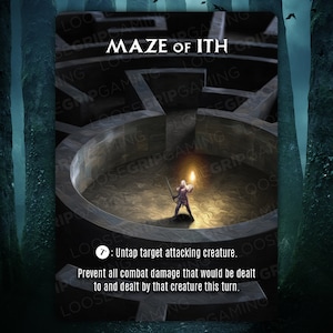 Può includere: Una carta di gioco di carte fantasy con uno sfondo scuro e un labirinto di pietra al centro. La carta è intitolata "Labirinto di Ith" e ha una descrizione che recita "T: Sblocca la creatura attaccante bersaglio. Previeni tutti i danni da combattimento che verrebbero inflitti a e inflitti da quella creatura in questo turno."