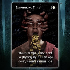 Può includere: Una carta Magic: The Gathering in bianco e nero con uno sfondo scuro e un'immagine inquietante di una persona con le mani che le coprono il viso e monete che cadono dalla sua bocca. Il testo della carta recita "Smothering Tithe 3W Whenever an opponent draws a card, that player may pay 2. If the player doesn't, you create a Treasure token."