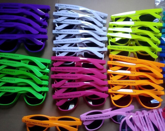 printed sunglasses wedding favors girl birthday party gifts for guest taking photos