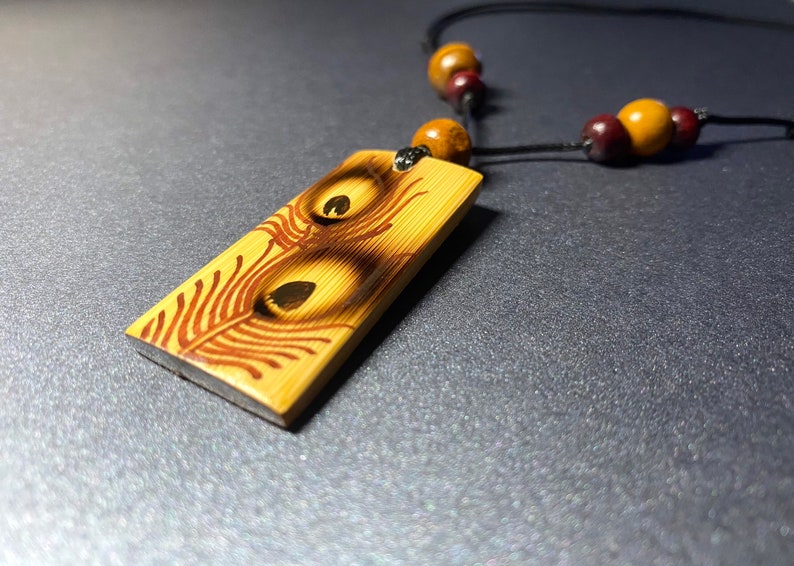 Peacock feather design bamboo necklace