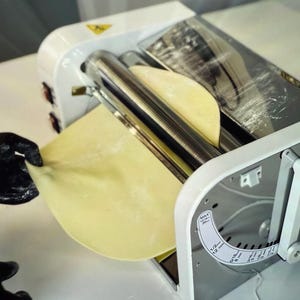 Professional dough sheeter electric , rolling pin, kitchen appliances , pizza dough