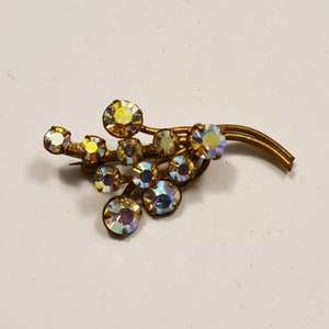 Vintage brooch with strasse