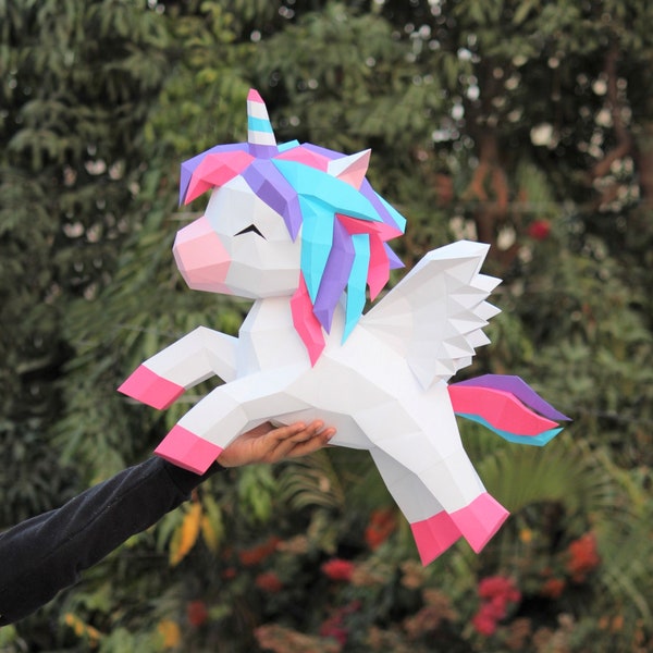 Licorne papercraft SVG et PDF, modèle pepakura de décoration origami DIY 3D low poly