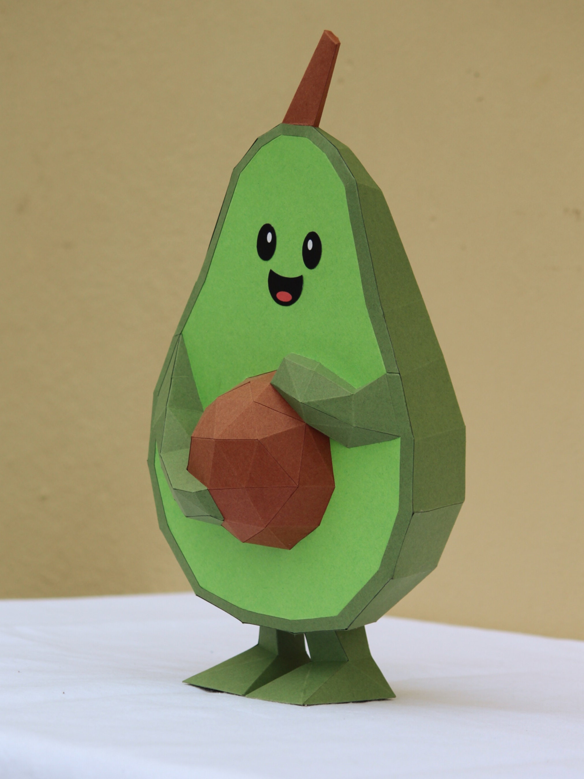 Oli & Carol - Manualidad para niños, Do It Yourself, DIY Arnold The Avocado, 26 cm Oli & Carol - Manualidad para niños, Do It Yourself, DIY Arnold The Avocado, 26 cm