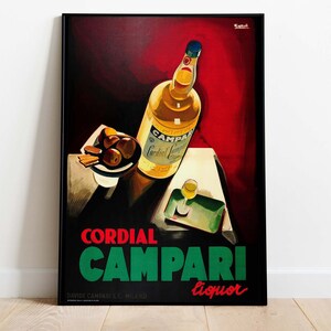 Puede incluir: Un cartel vintage que anuncia el licor Campari. El cartel presenta una botella de Campari, un vaso de Campari y aceitunas en un plato. El texto del cartel dice "Cordial Campari Liqueur" y "Davide Campari & C. - Milano".