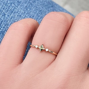 Delicate Peridot Ring, Diamond Peridot Ring, Simple Gold Ring, Minimalist Ring, Tiny Ring, Dainty Gold Ring, Gift for Her, Mothers Day Gift
