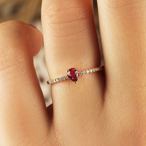 Minimalistischer Rubin Ring, 14K Goldring, Solid Gold Ring, Statement Ring, Diamant und Rubin Edelstein Ring, Juli Birthstone Ring, handgemachter Schmuck