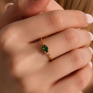 Diamond & Emerald Engagement Ring | 14k Solid Gold Vintage Anniversary Ring Women | Modern Design Mothers Ring | Green Gemstone Anxiety Ring