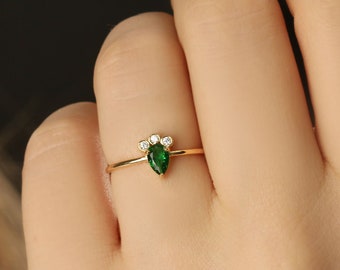 Dainty Emerald Ring, Diamond Emerald Ring, Emerald in 14K Gold Ring, Green Emerald Ring, May Birthstone Ring, Bridal Jewelry, Valentine Gift