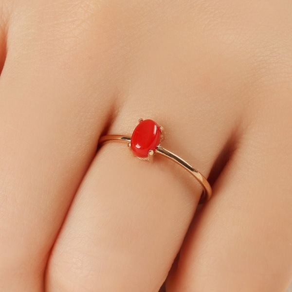 Solitärring aus roter Koralle, 14K Goldkorallenring, Korallenhochzeitsringe, Edelsteinschmuck, Geburtssteinring, handgefertigter Korallenring, Geschenk für Mutter