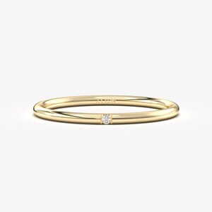 8K solid gold single diamond ring with minimalist design, delicate solitaire ring on white background