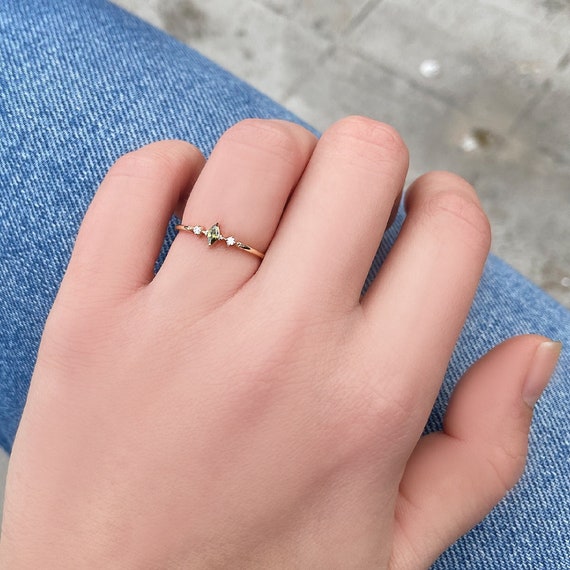 Simple on sale peridot rings