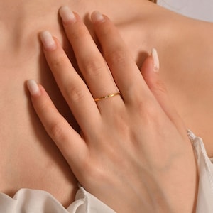 Hochzeitsband Diamantring, einfacher Goldring, minimalistischer Ring, kleiner Ring, dünner Diamantring, Alltagsring, Geburtstagsgeschenk, Goldring zu stapeln