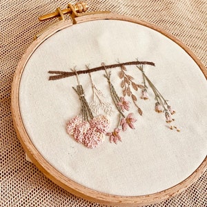 Beginner Embroidery Kit, Easy Embroidery Kit for Beginners, Embroidery, Flower  Embroidery Kit, Dried Flowers, Needlepoint Kits, DIY 