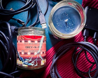 Vela de soja inspirada en el Hotel Hazbin "Obey N Pay" de Vox