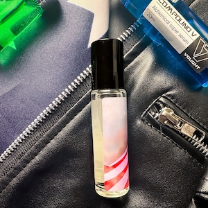May include: A clear glass bottle with a black cap and a red and white striped label. The bottle is labeled "COMPOUND V Alchemical super serum 20ml VOUCHT".