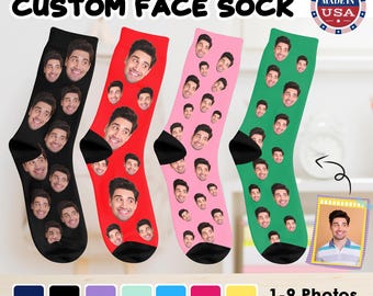 Könnte beinhalten: Vier Paar personalisierte Gesichtssocken in Schwarz, Rot, Rosa und Grün. Jede Socke zeigt ein sich wiederholendes Muster desselben Gesichts. Die Socken werden in den USA hergestellt. Das Bild zeigt auch eine Farbpalette von 10 Farben und den Text "1-9 Fotos 50+ Farben".