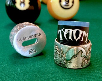 Tiza Cuedusters Round The Wolf de 1.5 oz. Soporte de tiza de billar de peltre para tiza Taom Pyro. Tiza no incluida.