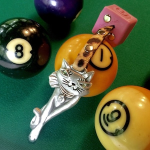 Cuedusters Billiards Sassy Cat with Sparkling Eyes Pewter Chalk Holder With Chalk