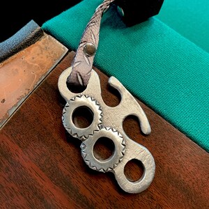Cuedusters Billiards Knuckle UP 8 Pewter Chalk Holder With Chalk