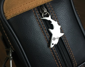 Cuedusters Pewter Shark Reißverschluss mit Splitring für die Queue-Tasche Verkauft in Sets von 2 oder 4