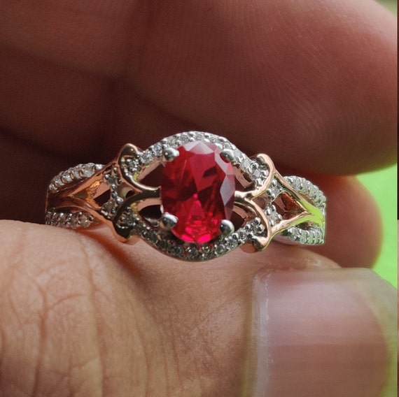 Anillo de accion en vivo de Mulan encantado anillo de diamantes de laboratorio y rubi rojo