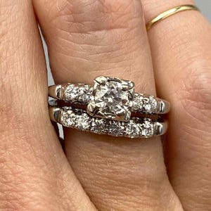 Bague de mariage vintage des années 1910, bague de mariage en moissanite Art déco ronde de 1,00 carat, ensemble de bagues Fine Estate en or blanc massif 14 carats, ensemble de mariée antique