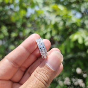 Anillo de eternidad de moissanita de 3 quilates: anillo de aniversario de oro blanco de 14 quilates