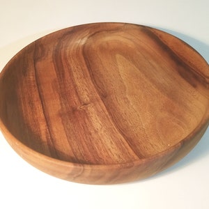 Assiette pour enfant en bois de noyer Une alternative saine et écologique