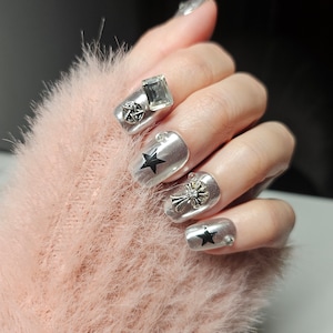 Crystal Luxury Star Nails with Gems Rhinestones | Chrome Silver Metallic Tips | Press On Nail Kit | Fake Nails | Pop-On Manicures