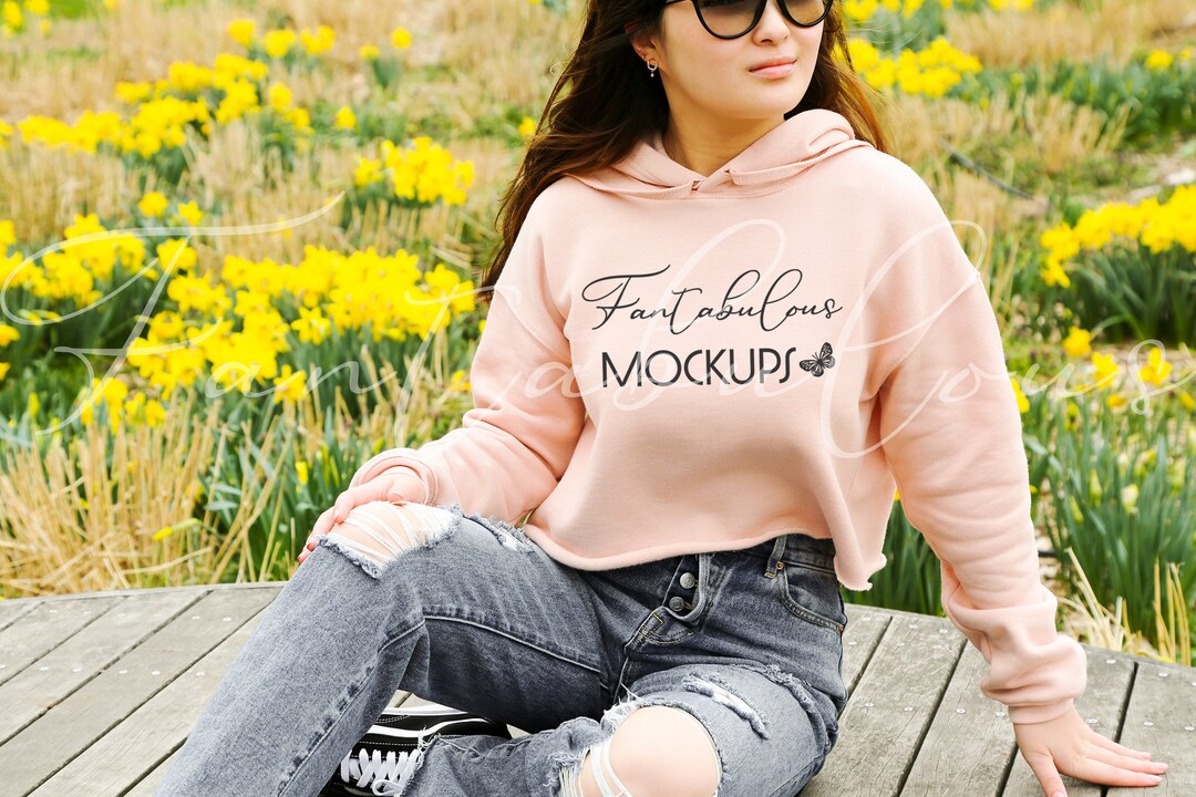 Sudadera En Blanco Simulada En Las Vistas Frontal Y Posterior