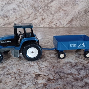 1996 Limited Edition Ertl Tractor diecast 1/32 New Holland 8670 Tractor with Front Assist and Trailer, New in Box, Bo-Ho, Country Decor
