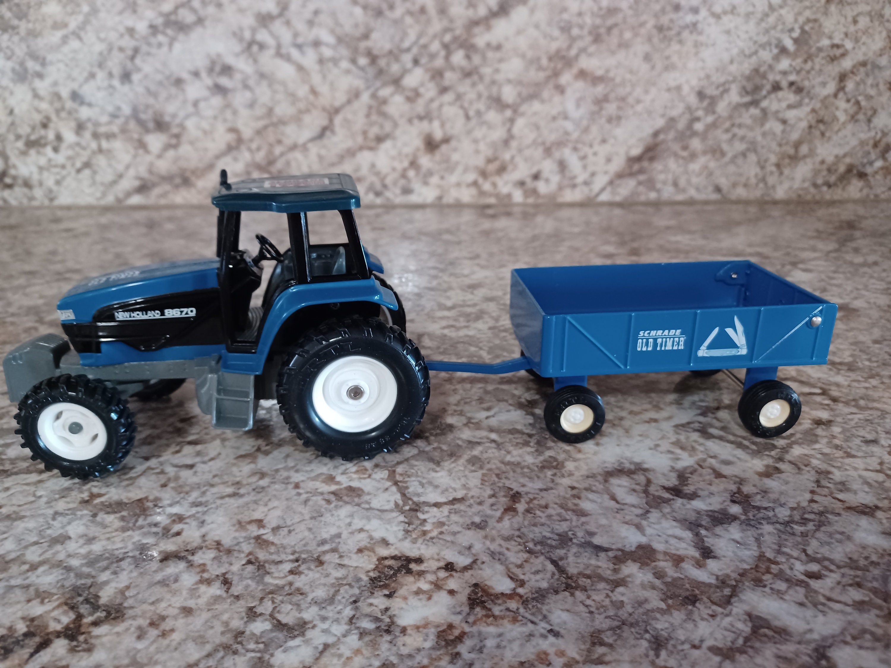 フォード8670 ブリキのトラクター おもちゃ レア ニューホランド. 1996