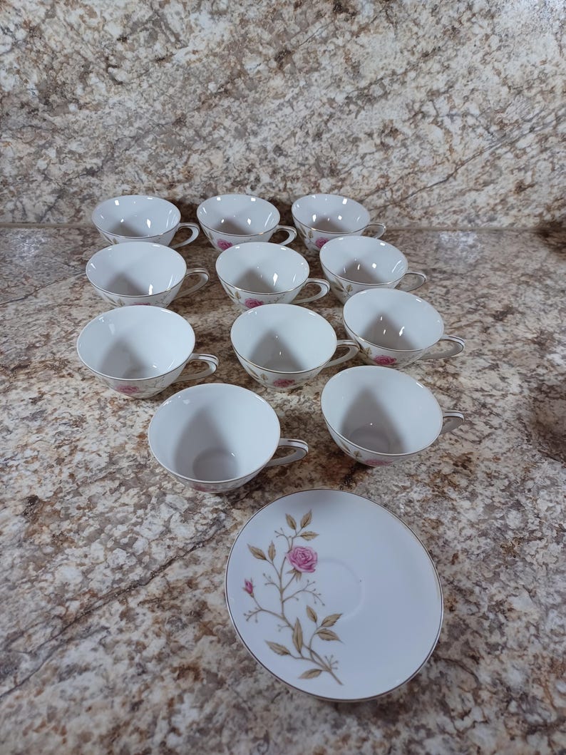 27 Piece Meito Fine China June Rose Dinnerware Set - Thumbnail 3